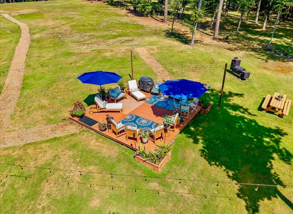 1601 County Road 489 Etoile, TX 75944