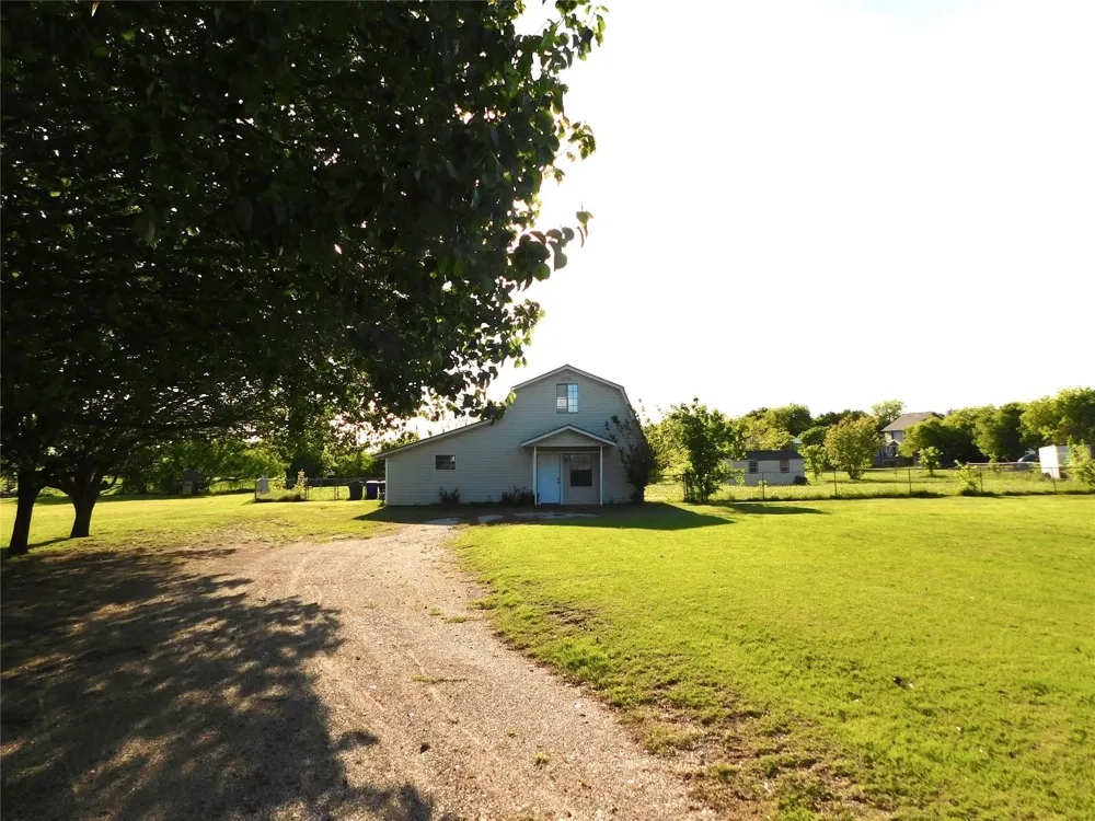 31 Rogers Circle Krum, TX 76249