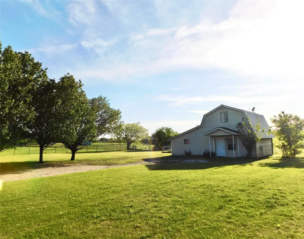 31 Rogers Circle Krum, TX 76249