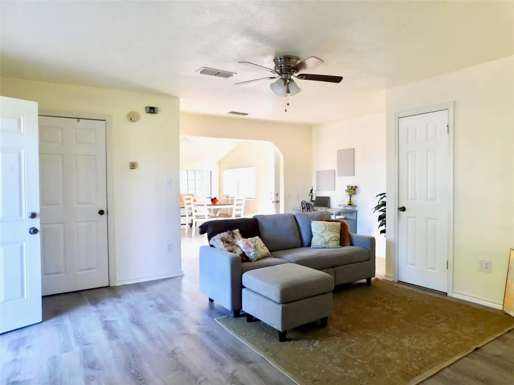 31 Rogers Circle Krum, TX 76249