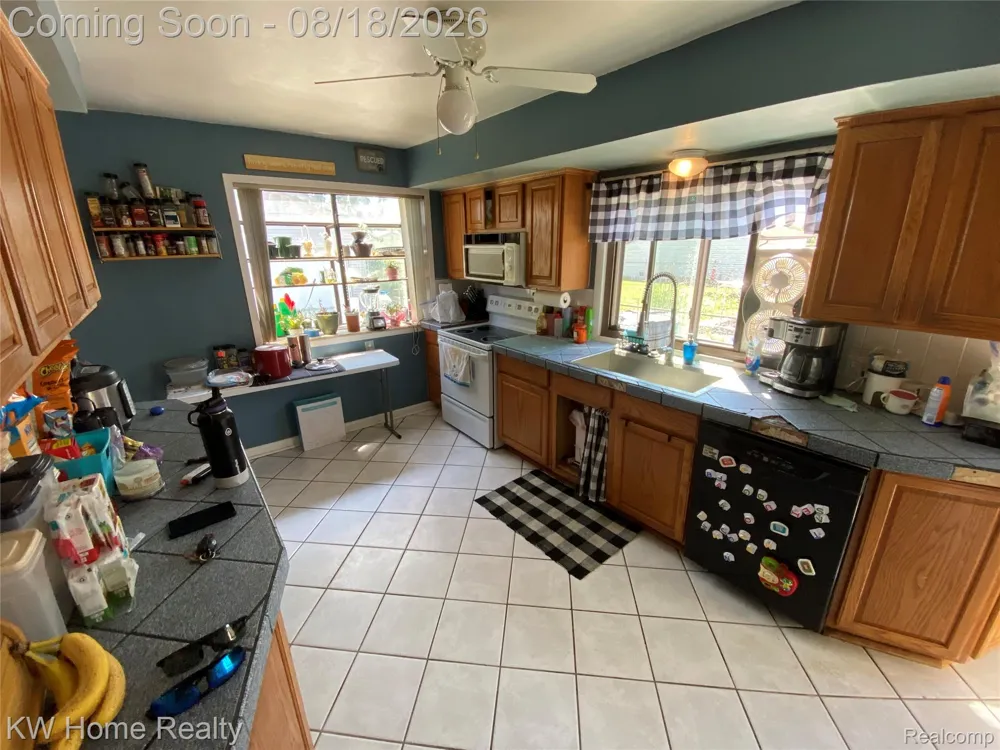 18550 Beechwood Street Roseville City, MI 48066