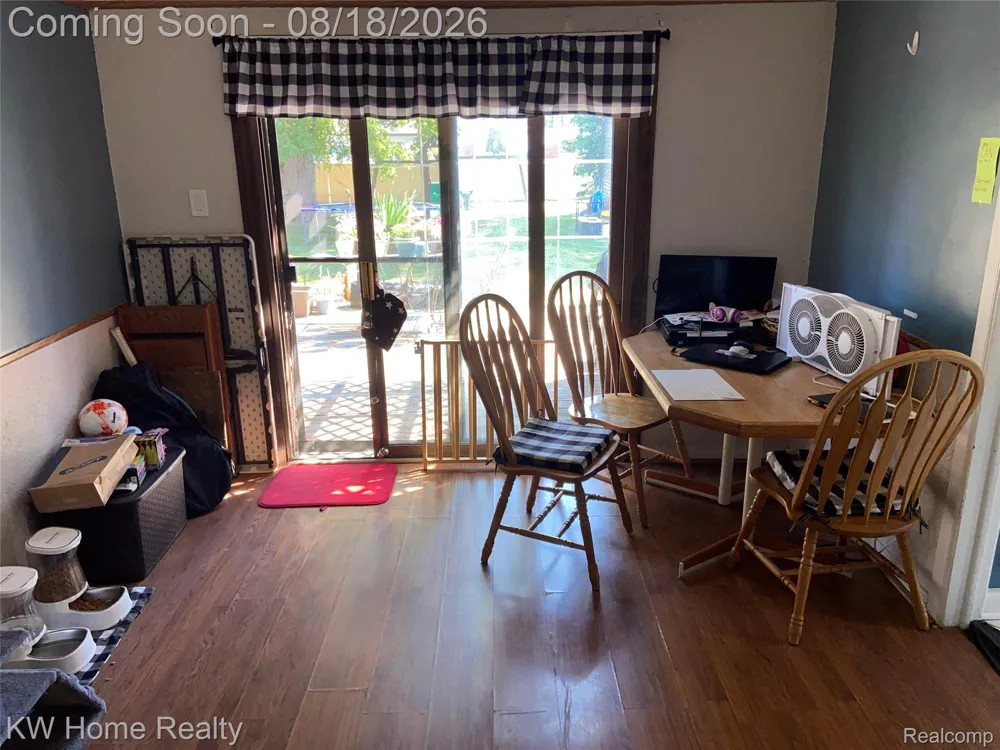 18550 Beechwood Street Roseville City, MI 48066