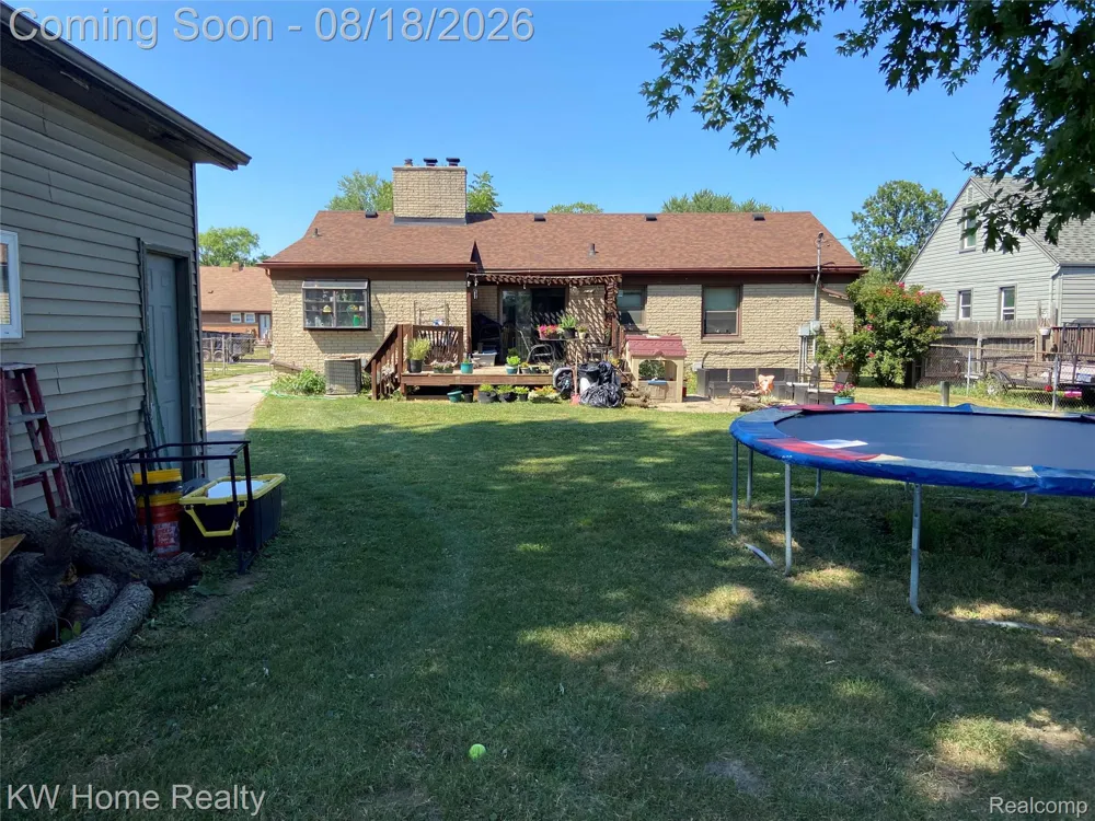 18550 Beechwood Street Roseville City, MI 48066