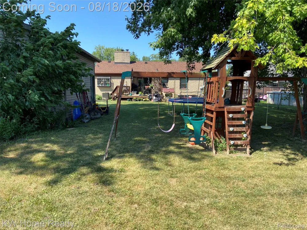 18550 Beechwood Street Roseville City, MI 48066