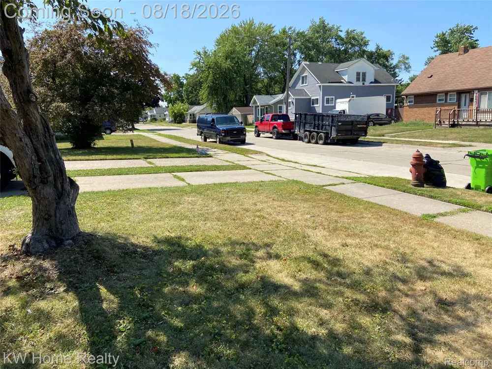 18550 Beechwood Street Roseville City, MI 48066