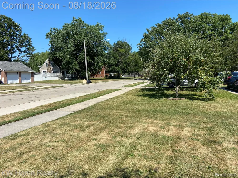 18550 Beechwood Street Roseville City, MI 48066