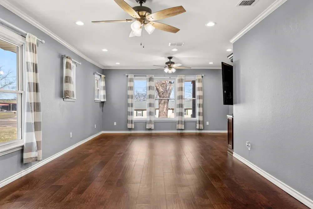 605 Dallas Street Winona, TX 75792