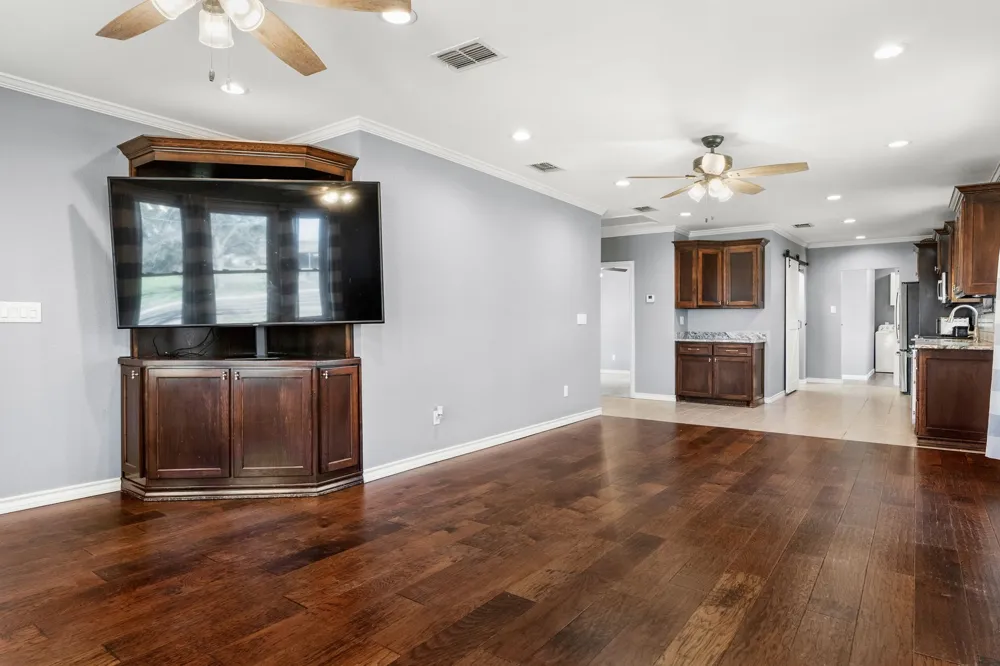 605 Dallas Street Winona, TX 75792
