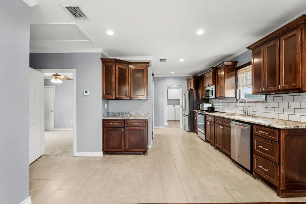 605 Dallas Street Winona, TX 75792