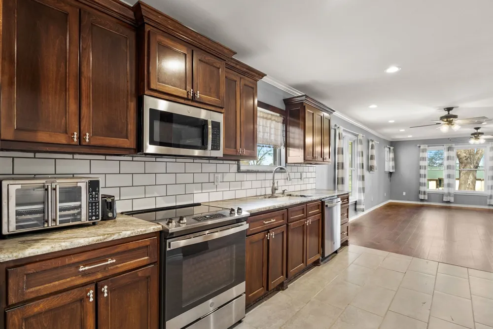 605 Dallas Street Winona, TX 75792