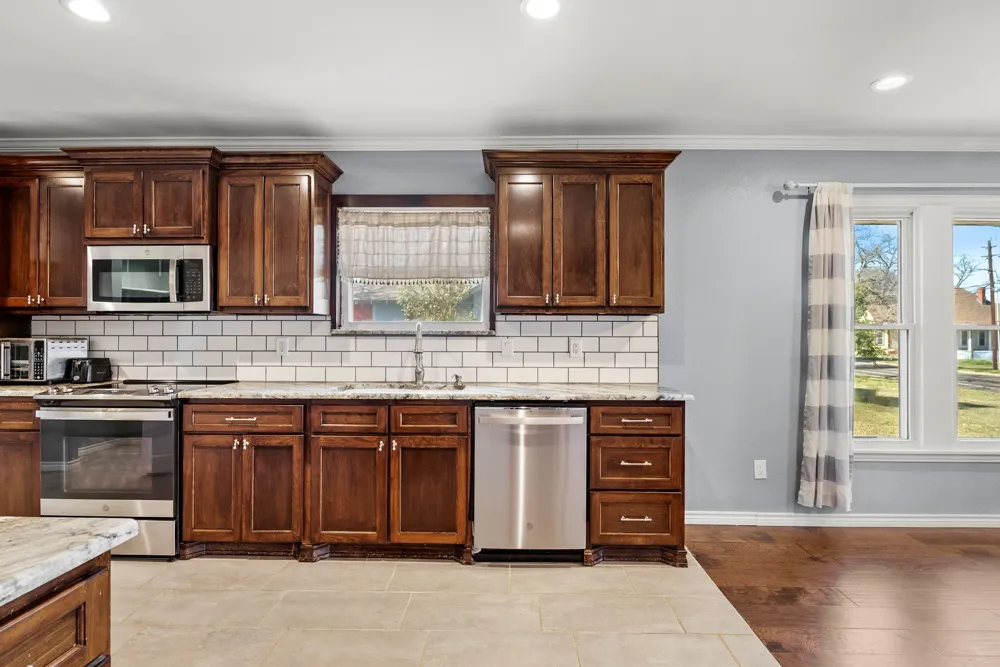 605 Dallas Street Winona, TX 75792