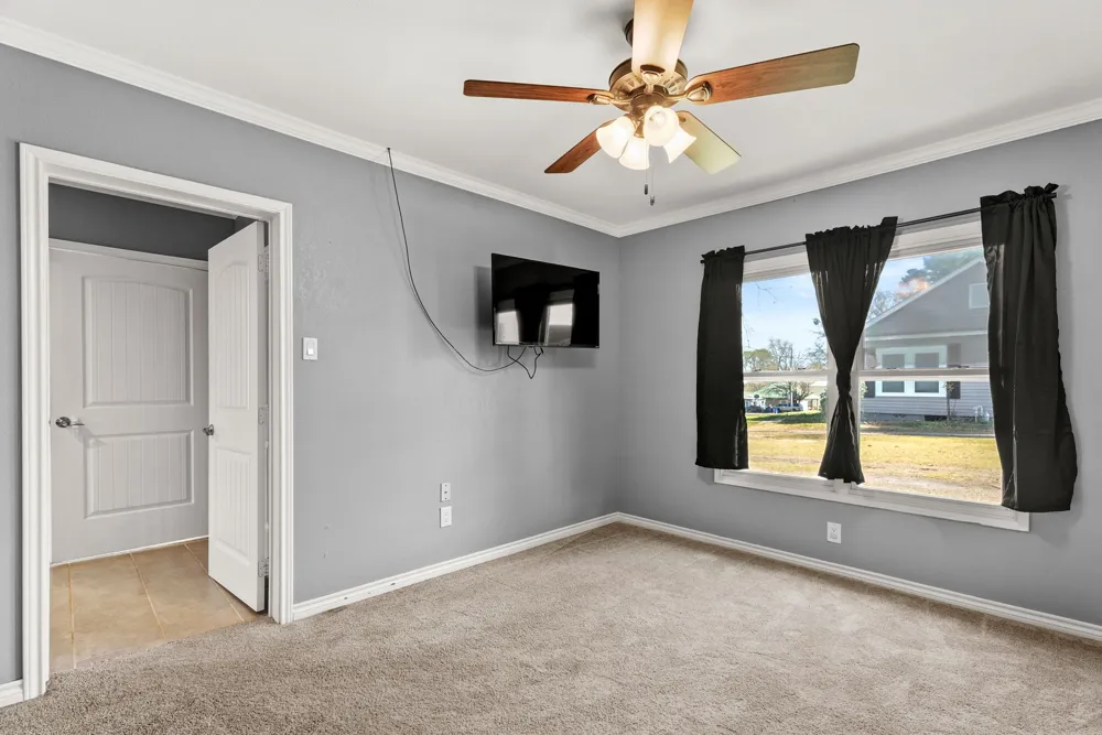 605 Dallas Street Winona, TX 75792