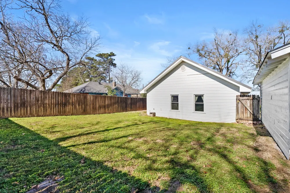 605 Dallas Street Winona, TX 75792