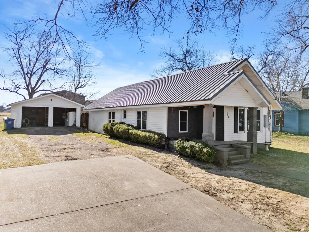 605 Dallas Street Winona, TX 75792