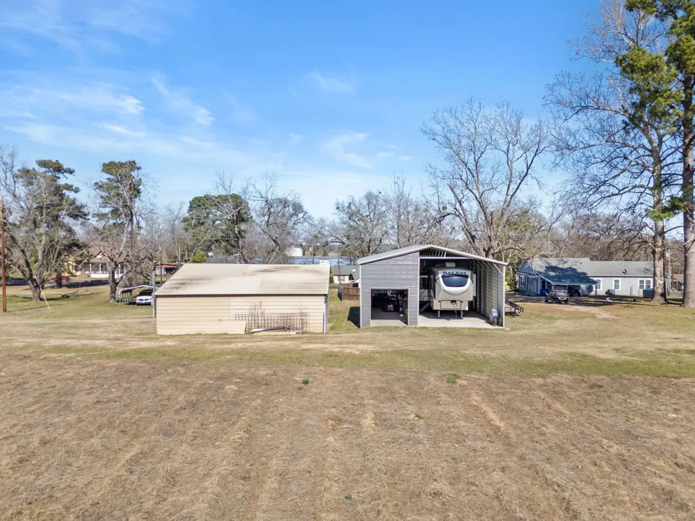 605 Dallas Street Winona, TX 75792