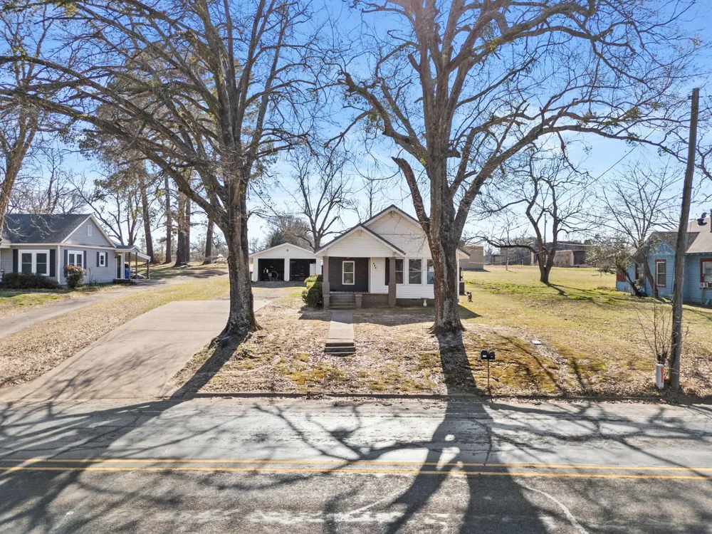 605 Dallas Street Winona, TX 75792