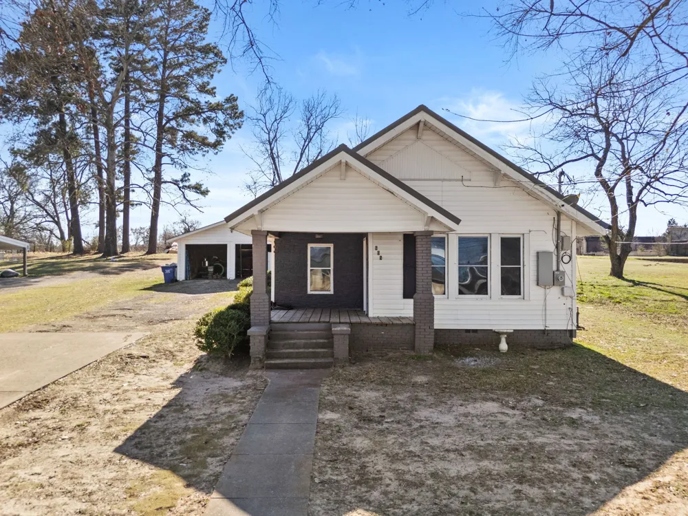 605 Dallas Street Winona, TX 75792