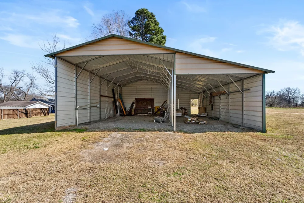 605 Dallas Street Winona, TX 75792