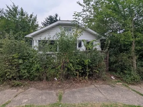 140 W Addison Street