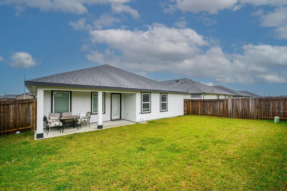1110 Desert Willow Drive Rosharon, TX 77583
