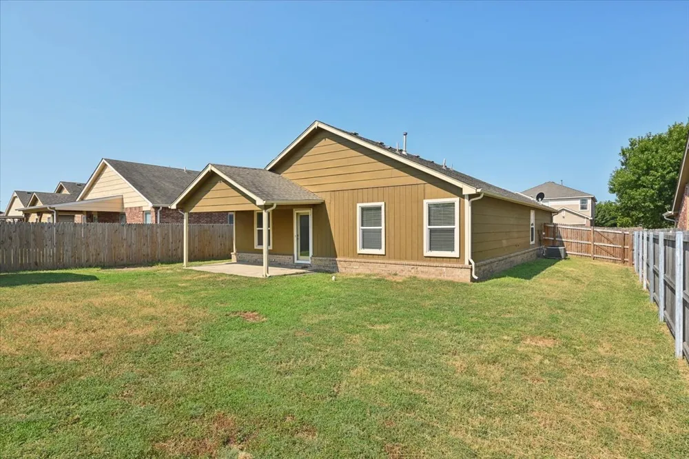 2709 20th Street Broken Arrow, OK 74012