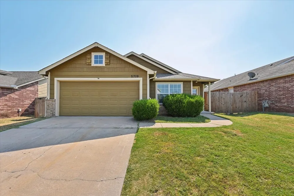 2709 20th Street Broken Arrow, OK 74012