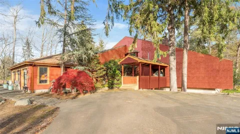 262 W Saddle River Road