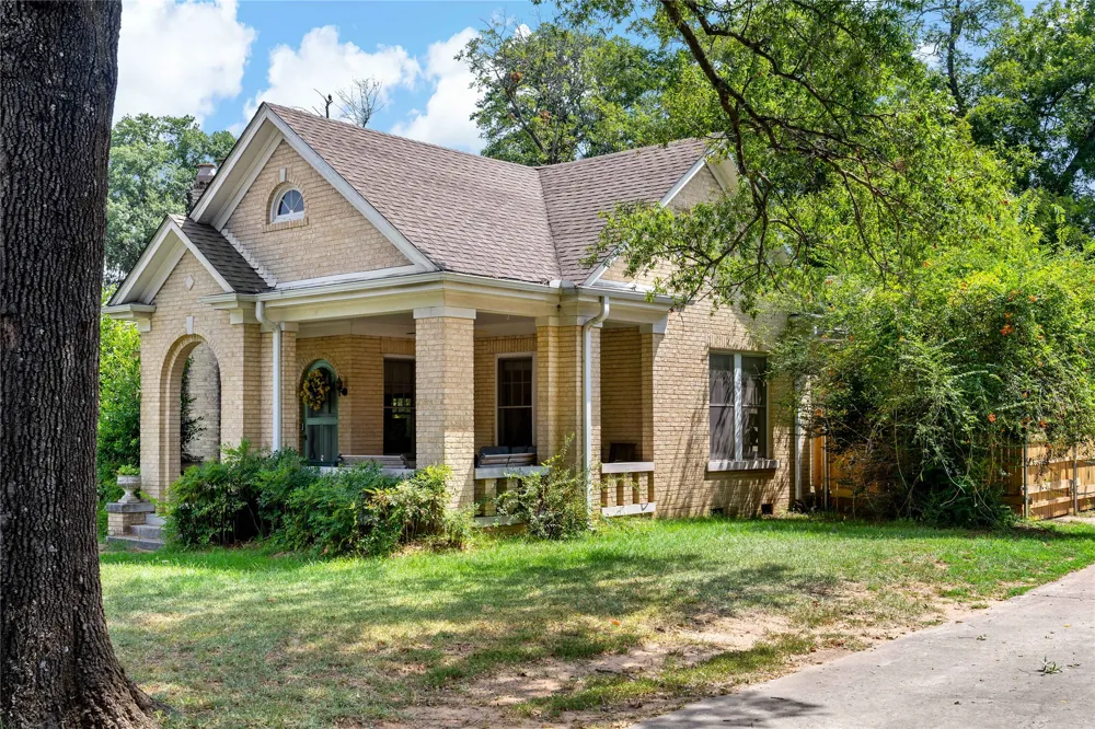 610 Fitzhugh Paris, TX 75460