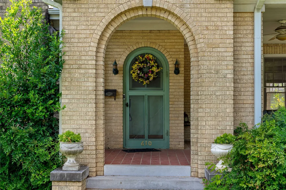 610 Fitzhugh Paris, TX 75460