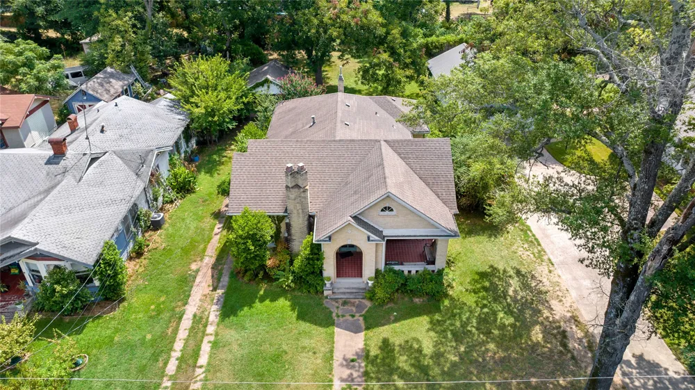 610 Fitzhugh Paris, TX 75460