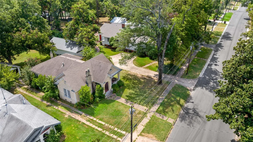 610 Fitzhugh Paris, TX 75460