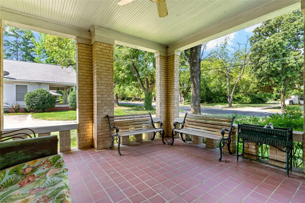 610 Fitzhugh Paris, TX 75460