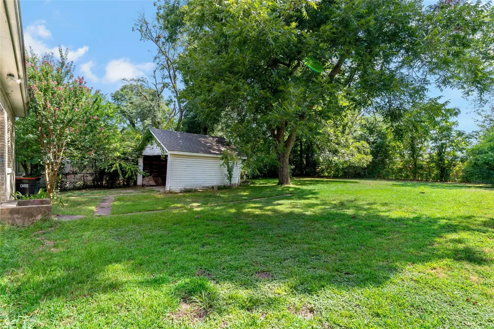610 Fitzhugh Paris, TX 75460