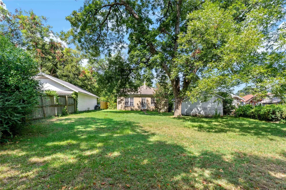 610 Fitzhugh Paris, TX 75460