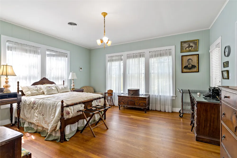 610 Fitzhugh Paris, TX 75460