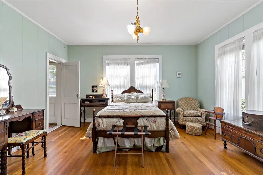 610 Fitzhugh Paris, TX 75460