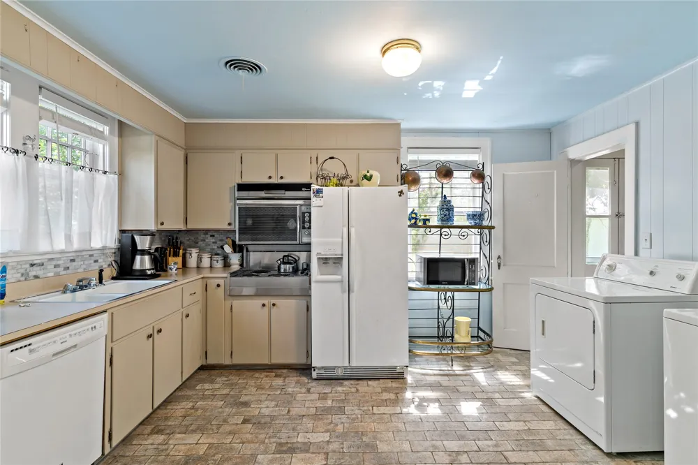 610 Fitzhugh Paris, TX 75460