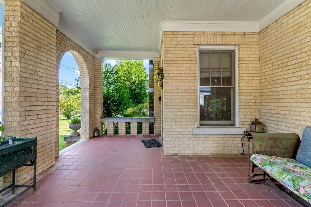 610 Fitzhugh Paris, TX 75460