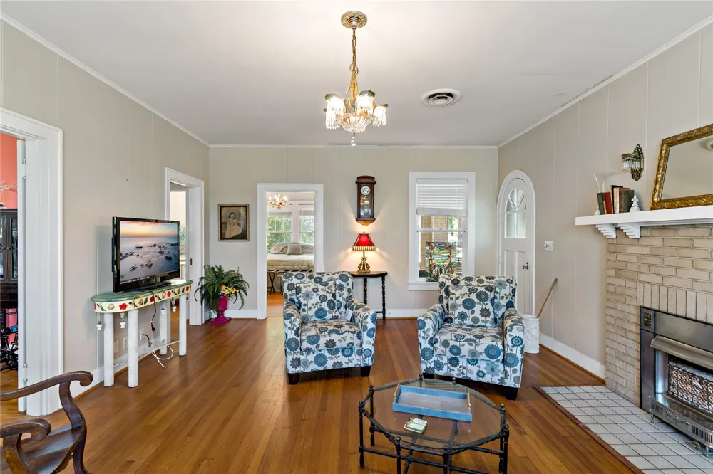 610 Fitzhugh Paris, TX 75460
