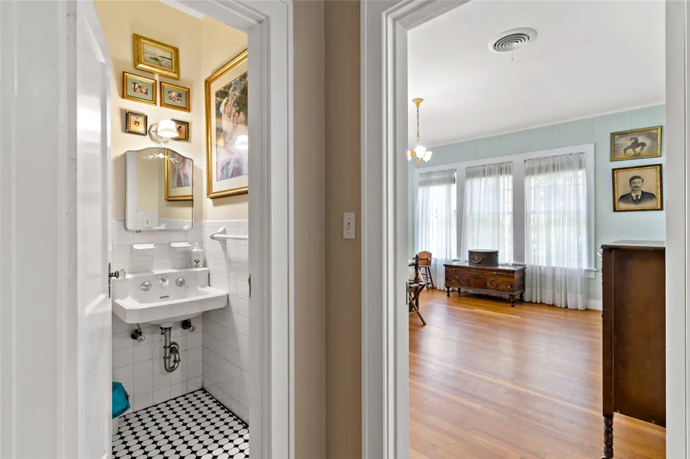 610 Fitzhugh Paris, TX 75460