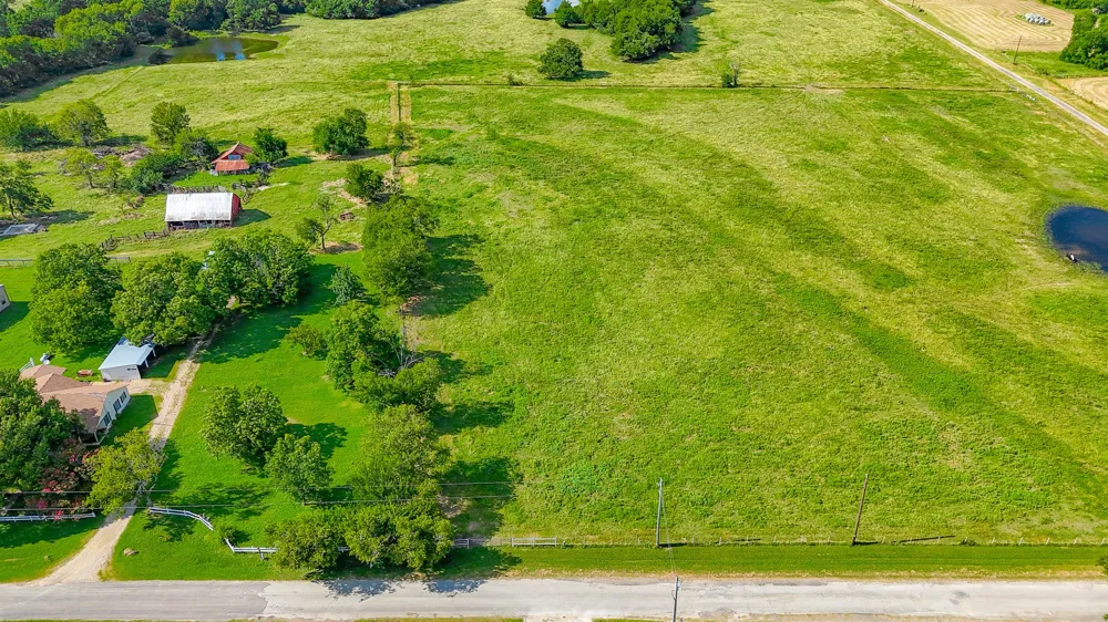 NW CR 0150 Ennis, TX 75119