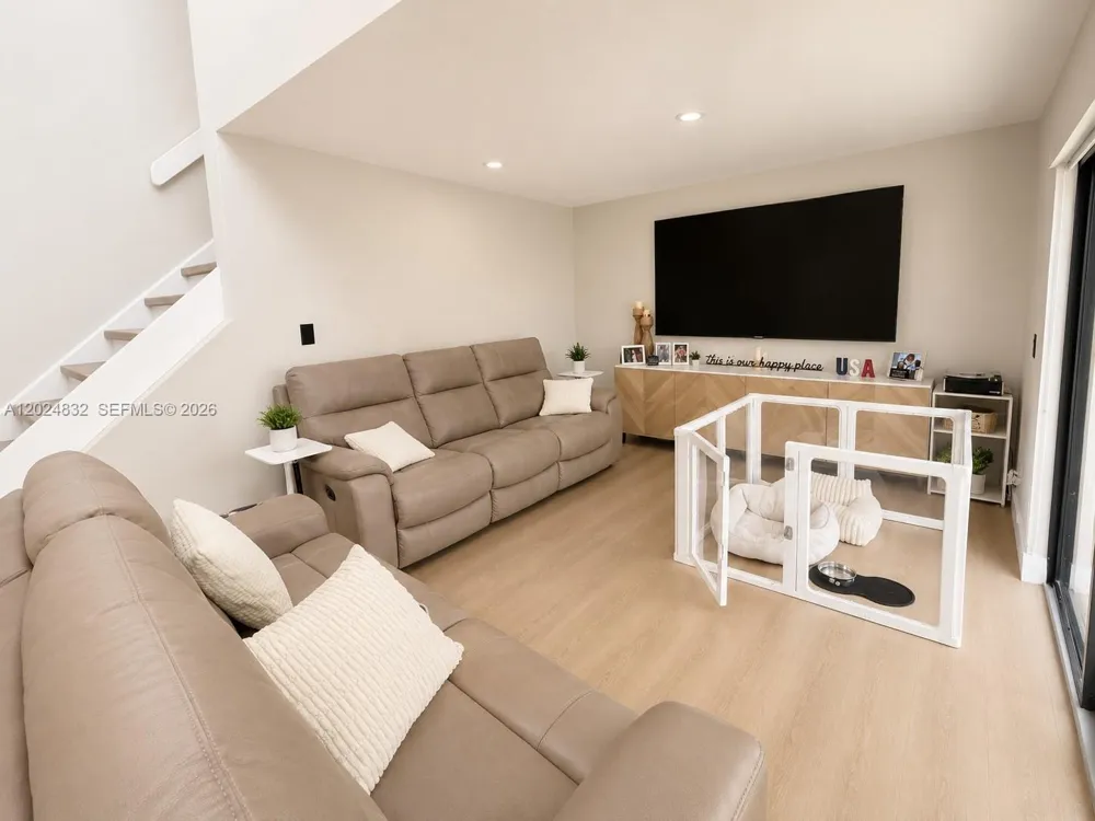 6538 NW 170th Ln Hialeah, FL 33015