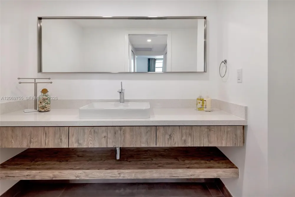 4001 S Ocean Dr #14H Hollywood, FL 33019