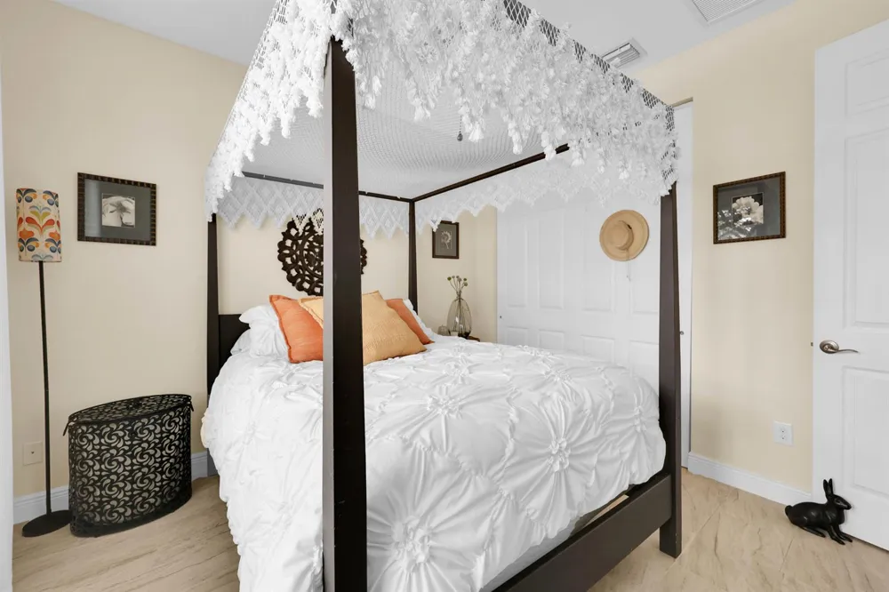 7414 OAKRIDGE PLACE Vero Beach, FL 32966