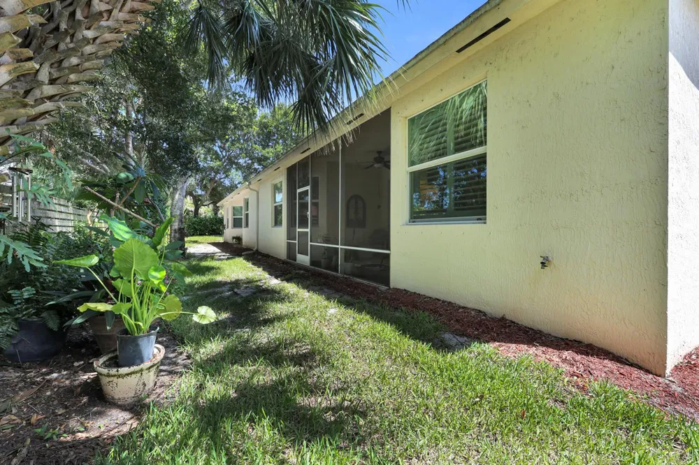 7414 OAKRIDGE PLACE Vero Beach, FL 32966