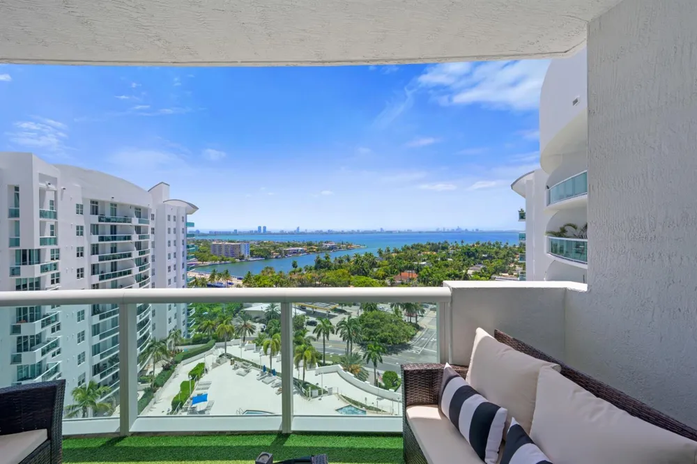 7900 HARBOR ISLAND DRIVE #1517 North Bay Village, FL 33141