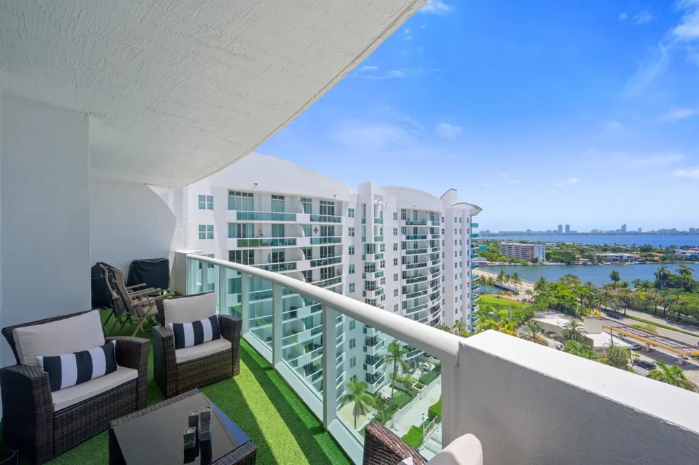 7900 HARBOR ISLAND DRIVE #1517 North Bay Village, FL 33141