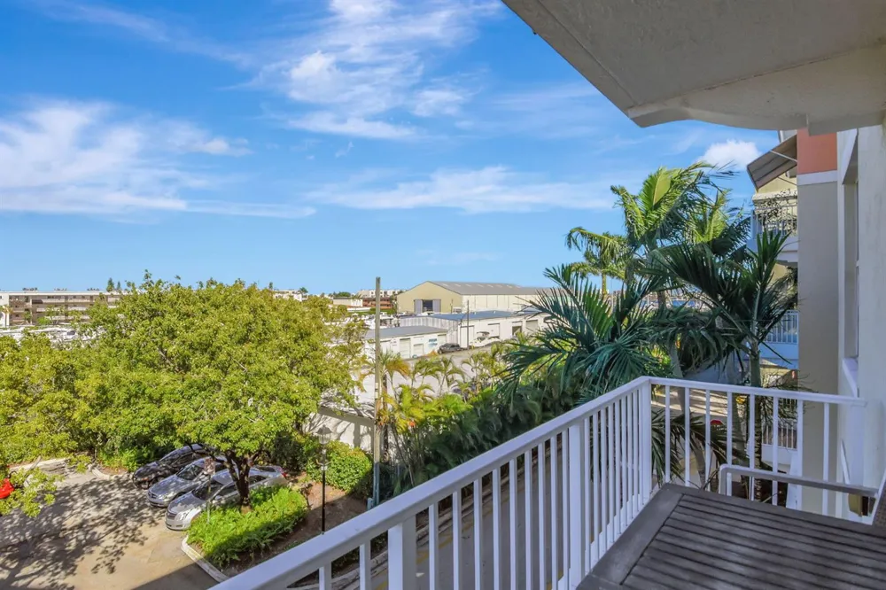 802 W WINDWARD WAY #303 Lantana, FL 33462