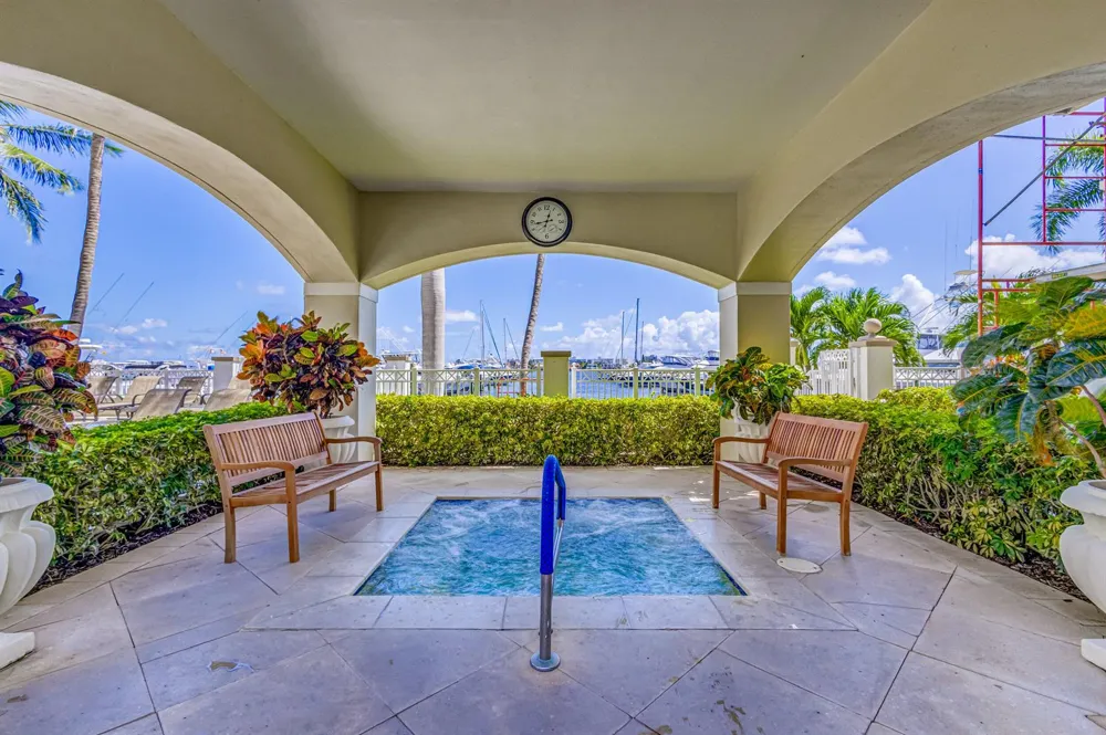 802 W WINDWARD WAY #303 Lantana, FL 33462