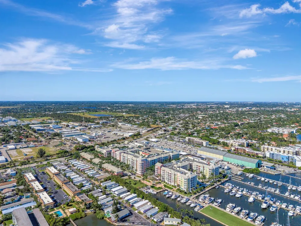 802 W WINDWARD WAY #303 Lantana, FL 33462